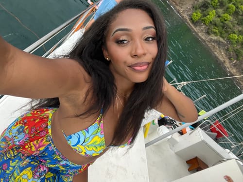 Customer photo review of CurlyMe Kinky Straight Virgin Human Hair Bundles with Lace Frontal Natural Black