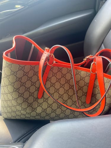 Customer photo review of GUCCI 25S EMBLEM LARGE BAG 38 IN BEIGE AND BLACK CALFSKIN