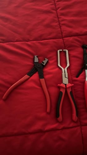 Customer photo review of Kit de abraçadeira de mangueira profissional, conjunto de ferramentas para desconexão e desmontagem de linhas de combustível para manutenção automóvel, abraçadeira de tubo multifuncional para reparação de automóveis, acessórios para automóveis
