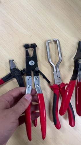 Customer photo review of Kit de abraçadeira de mangueira profissional, conjunto de ferramentas para desconexão e desmontagem de linhas de combustível para manutenção automóvel, abraçadeira de tubo multifuncional para reparação de automóveis, acessórios para automóveis