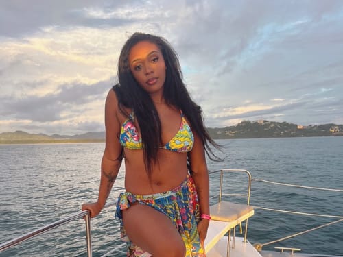 Customer photo review of CurlyMe Kinky Straight Virgin Human Hair Bundles with Lace Frontal Natural Black