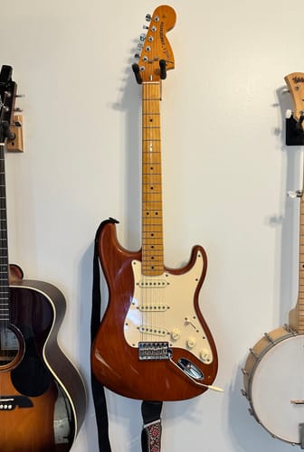 Customer photo review of Cream/Black/Cream - Stratocaster Pickguard - 3-ply Vinyl