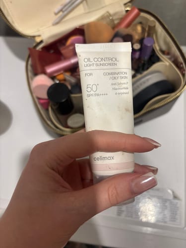 undefined review of Sebumu regulējošs gaisīgs saules aizsargkrēms Celimax Oil Control Light Sunscreen SPF50+PA++++ image 1 out of 1