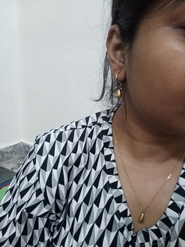 Customer photo review of Waterdrop Hoop Earrings