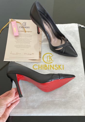 Customer photo review of Scarpin Salto Fino Recorte Peito do Pé Couro Preto