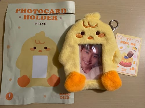 Customer photo review of YELLOW DUCK PLUSH PHOTOCARD HOLDER