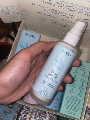 Customer photo review of Stay Fresh Moisturizer Controls Oil and Brightens