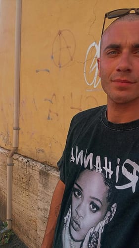 Giorgio M. review of Rihanna Print Round Neck T-shirt image 1 out of 1