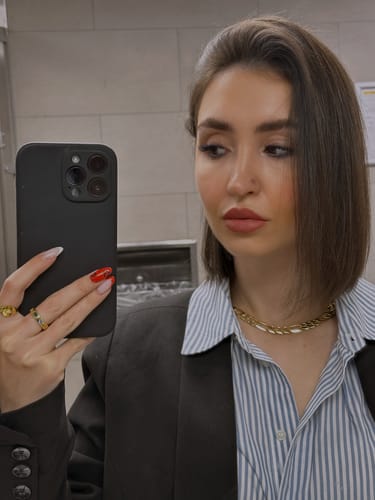 Customer photo review of Thick Figaro Necklace