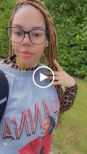 Luana S. review of Rihanna Print Round Neck T-shirt image 1 out of 1