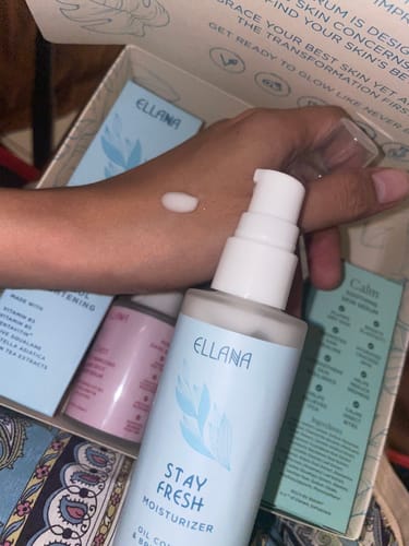 Customer photo review of Stay Fresh Moisturizer Controls Oil and Brightens