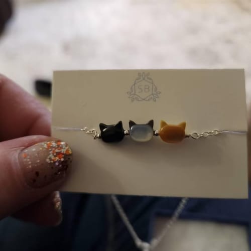 Customer photo review of Cat Mother Color Stone Bracelet