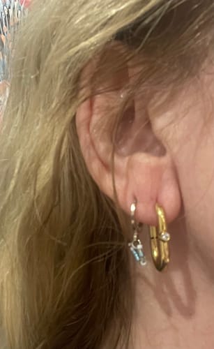 Customer photo review of Niveus Hoop Earrings - Gold