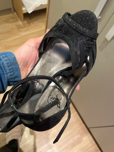 Customer photo review of Sandália Festa Glitter Preto