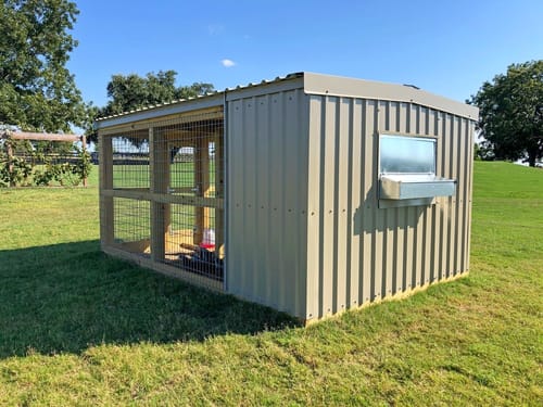 Customer photo review of Medium (34") Reversible Rollout Nest Box (Up to 32 Hens)