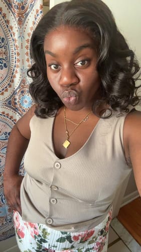 Customer photo review of CurlyMe Pre-bleached Body Wave Hair Wear Go Bob Wig 7x5 Pre-cut HD Lace Pre-plucked