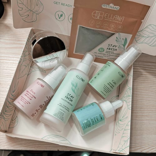 Customer photo review of Stay Fresh Moisturizer Controls Oil and Brightens