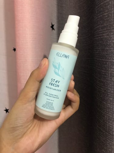 Customer photo review of Stay Fresh Moisturizer Controls Oil and Brightens