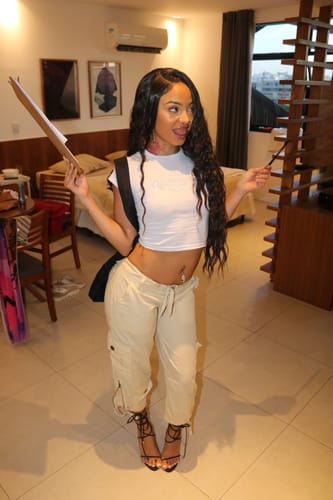 Customer photo review of Lace Front HD Gianna Preta Ondulada - Repartição Livre 13x4