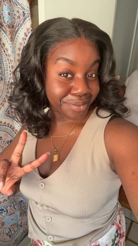 Customer photo review of CurlyMe Pre-bleached Body Wave Hair Wear Go Bob Wig 7x5 Pre-cut HD Lace Pre-plucked