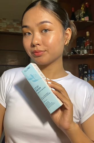 Customer photo review of Stay Fresh Moisturizer Controls Oil and Brightens