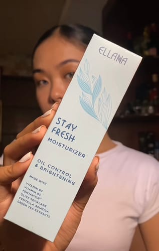Customer photo review of Stay Fresh Moisturizer Controls Oil and Brightens