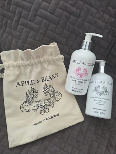Customer photo review of Pomegranate & Aloe Vera Gift Set – Body Wash & Lotion, 300ml