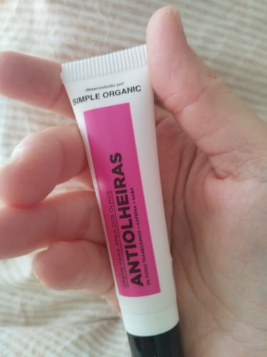 Customer photo review of Creme para Área dos Olhos Antiolheiras