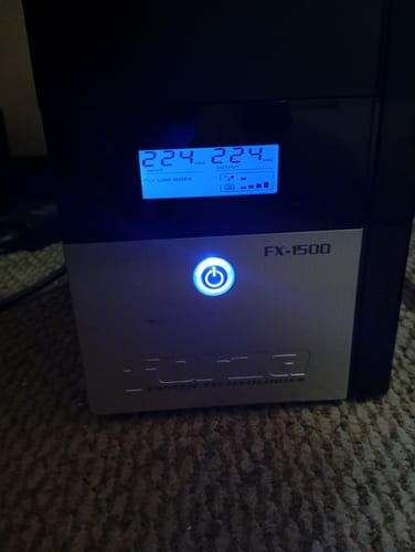 Reseña con foto de un cliente sobre UPS Interactiva Forza FX-1500LCD-C de 1500VA/840W IEC+CEI / Onda Senoidal Indicador LCD USB