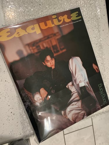 Customer photo review of ESQUIRE - SONG KANG Cover(DEC ISSUE 2025)