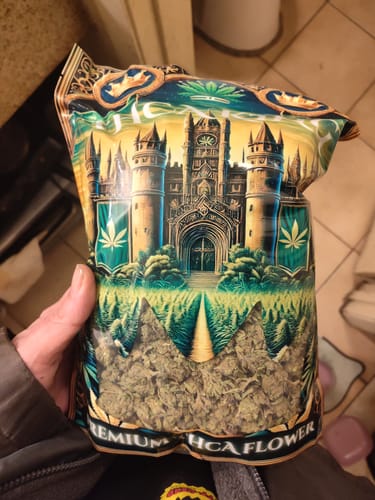 Customer photo review of Lemon Tartz – Budget THCA (Full Size) (Seeded)