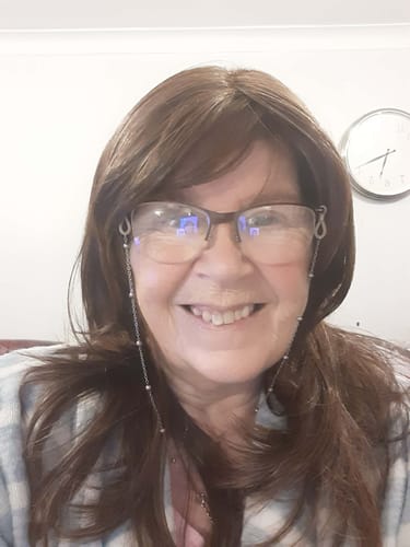 Customer photo review of JBEXTENSION 18 Inches Caramel Curly Women Fashion Full Machine Wig With Bangs LORNA CARAMEL【PLUS PERMATEASE】【BENDY EAR TABS】