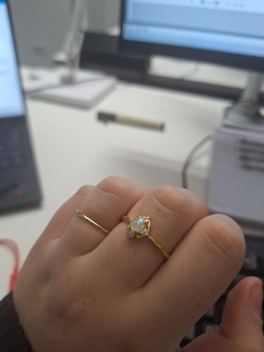 Kundenbewertung mit Foto zu Olivenorma Light Luxury Opal Verstellbarer Ring
