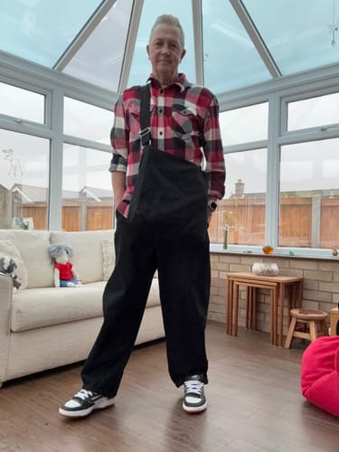 Customer showing a full view of the black ALTA bag worn crossbody indoors.