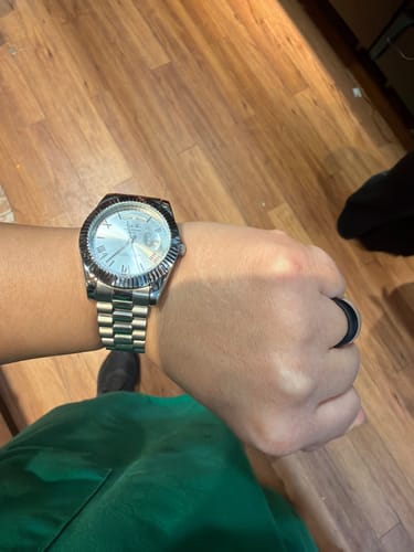 Customer wearing their silver Lucky Fours® Santos watch on their wrist.