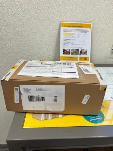 Box containing the customer's CLOG SUPERCOMFORT clogs on a counter.