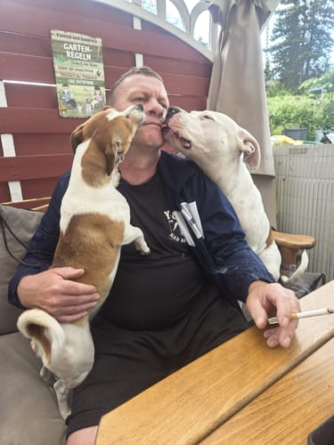 Customer photo review of Mein Herzschlag für… – Personalisierbarer Premium Hoodie mit deinem Hund