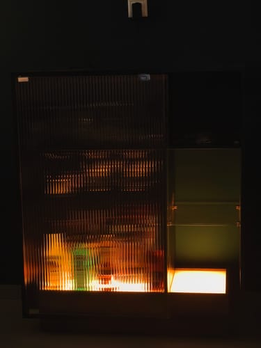 Customer photo review of Ντουλάπι Μπαρ Κάβα με Φωτισμό Μπουφές με LED Ρυθμιζόμενα Μπαράκι με θήκη για ποτήρια Γυάλινη πόρτα BB-K361B21