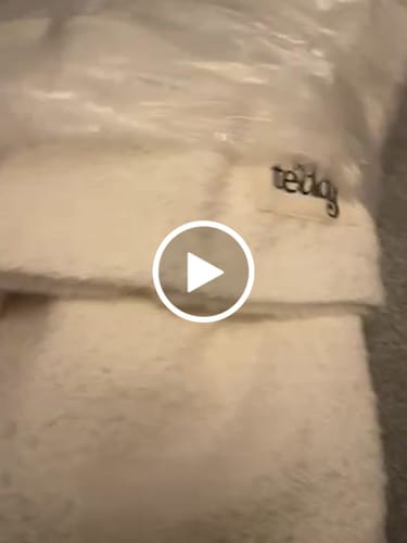 Customer video review of The Bouclé Blanket