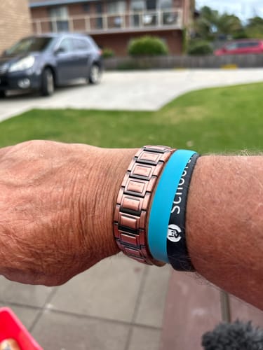 Customer photo review of Mens Copper Magnetic Bracelet TRIPLE Power