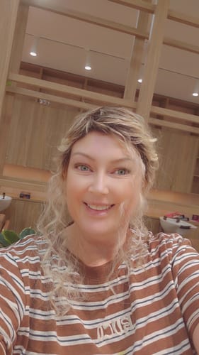 Customer photo review of JBEXTENSION 14 Inches Extra Curly Blonde with Brown Highlight Wig Women Fashion Full Machine Wig YVETTE【PLUS PERMATEASE】【BENDY EAR TABS】