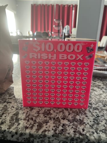 Customer photo review of Icy Pynk | $10k Ri$h Box
