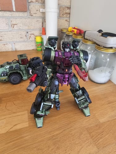 Customer photo review of Dream Star Toys DST02-002 DST02002 Hook Warrior ( Hook, Constructicon, Devastator Combiner) DreamStarToys Metallic Version 24.5 cm / 9.6"