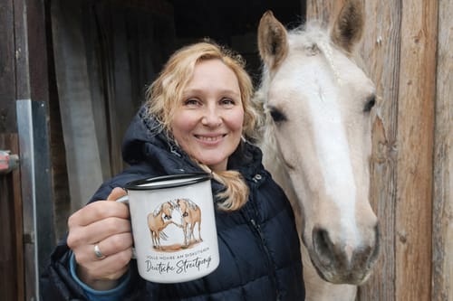 Customer photo review of Emaille-Tasse "Deutsche Streitponys"