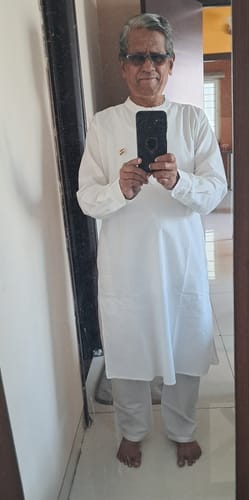 Reviewer wearing the Men White Airy Linen Long Kurta takes a full-length mirror selfie.