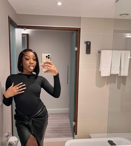 Customer photo review of Jet Black Blunt Beauty 13x4 HD Lace Frontal Wig Straight 12" 200% Fullness