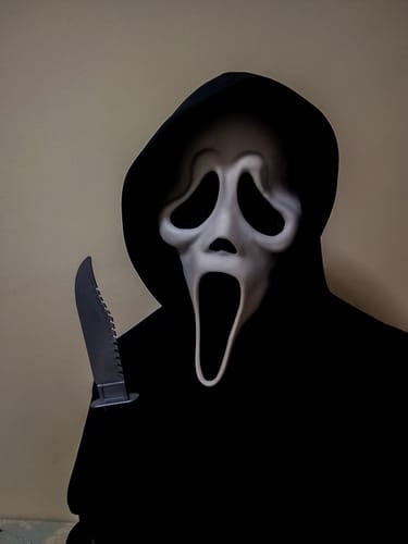 Customer photo review of Manto Clássico Ghostface - Tecido Premium