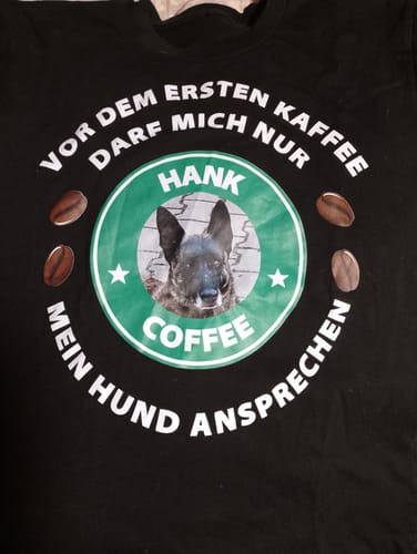 Customer photo review of Vor dem ersten Kaffee darf mich nur mein Hund ansprechen - T-Shirt Unisex