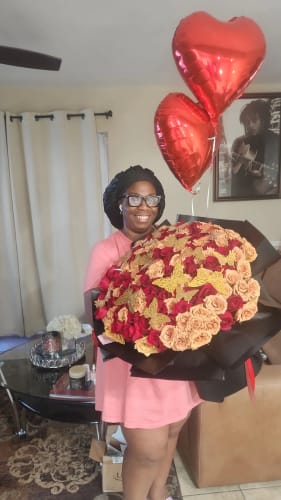 Customer photo review of Cappuccino & Red Rose Bouquet