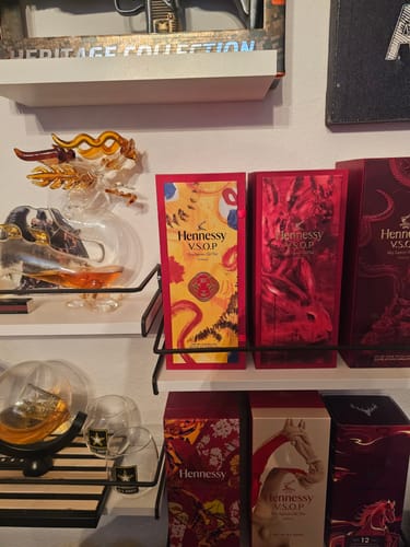 Customer photo review of Hennessy V.S.O.P Lunar New Year 2022 Limited Edition By Zhang Enli (750ml)